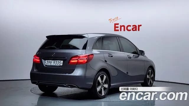 2018 Mercedes-Benz B-Class W246 B220 Sold VIN WDDMH4FB7JN240649 – interior seats 2018 Mercedes-Benz B-Class W246 B220 Sold VIN WDDMH4FB7JN240649 – interior seats