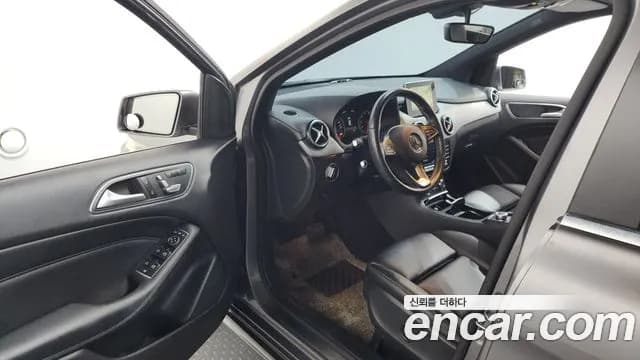 2018 Mercedes-Benz B-Class W246 B220 Sold VIN WDDMH4FB7JN240649 – photo 12 2018 Mercedes-Benz B-Class W246 B220 Sold VIN WDDMH4FB7JN240649 – photo 12