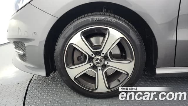 2018 Mercedes-Benz B-Class W246 B220 Sold VIN WDDMH4FB7JN240649 – photo 19 2018 Mercedes-Benz B-Class W246 B220 Sold VIN WDDMH4FB7JN240649 – photo 19