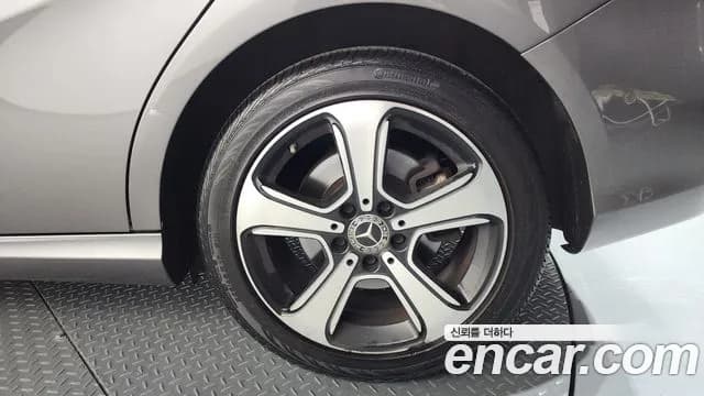 2018 Mercedes-Benz B-Class W246 B220 Sold VIN WDDMH4FB7JN240649 – photo 28 2018 Mercedes-Benz B-Class W246 B220 Sold VIN WDDMH4FB7JN240649 – photo 28