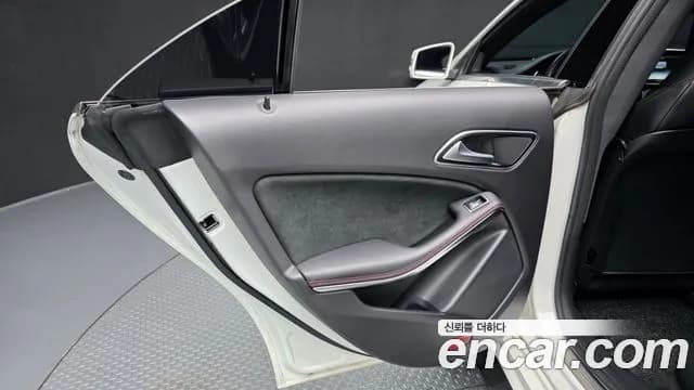 2018 Mercedes-Benz CLA-Class C117 CLA220 AMG Line Sold VIN WDDSJ4FB0JN697573 – photo 27 2018 Mercedes-Benz CLA-Class C117 CLA220 AMG Line Sold VIN WDDSJ4FB0JN697573 – photo 27