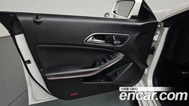 2018 Mercedes-Benz CLA-Class C117 CLA220 AMG Line Sold VIN WDDSJ4FB5JN694605 – exterior detail 2018 Mercedes-Benz CLA-Class C117 CLA220 AMG Line Sold VIN WDDSJ4FB5JN694605 – exterior detail