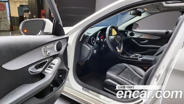 2018 Mercedes-Benz C-Class W205 C220 d Avantgarde Sold VIN WDDWF0EB5JR378224 – trunk area 2018 Mercedes-Benz C-Class W205 C220 d Avantgarde Sold VIN WDDWF0EB5JR378224 – trunk area