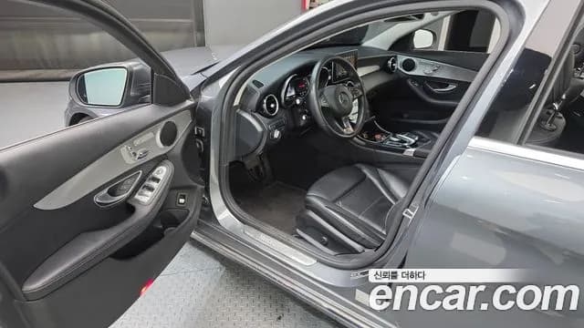 2018 Mercedes-Benz C-Class W205 C220 d Avantgarde Sold VIN WDDWF0EB8JR365094 – undercarriage 2018 Mercedes-Benz C-Class W205 C220 d Avantgarde Sold VIN WDDWF0EB8JR365094 – undercarriage