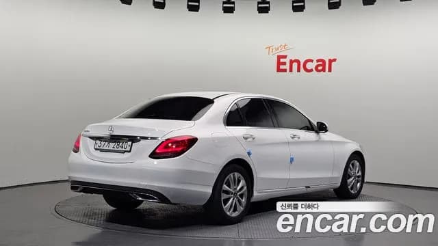 2019 Mercedes-Benz C-Class W205 C220 d Avantgarde Sold VIN WDDWF1EB7KR487680 – engine bay 2019 Mercedes-Benz C-Class W205 C220 d Avantgarde Sold VIN WDDWF1EB7KR487680 – engine bay
