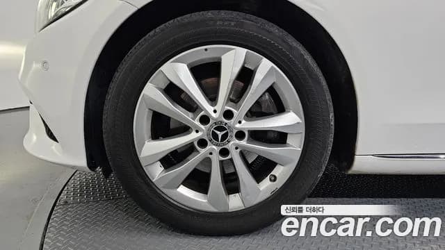 2019 Mercedes-Benz C-Class W205 C220 d Avantgarde Sold VIN WDDWF1EB7KR487680 – photo 14 2019 Mercedes-Benz C-Class W205 C220 d Avantgarde Sold VIN WDDWF1EB7KR487680 – photo 14