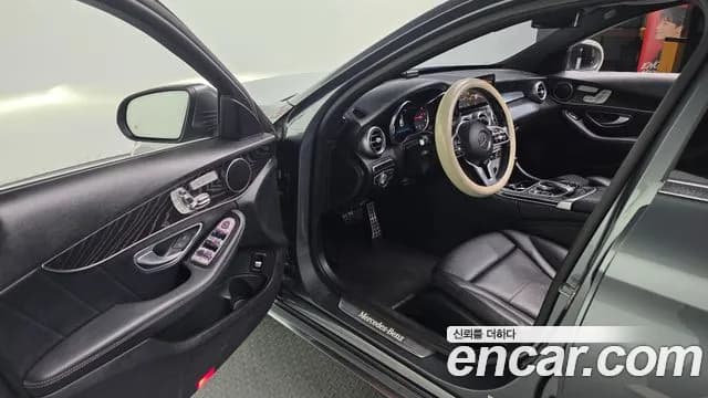 2019 Mercedes-Benz C-Class W205 C220 d 4MATIC AMG Line Sold VIN WDDWF1FB6KR453020 – trunk area 2019 Mercedes-Benz C-Class W205 C220 d 4MATIC AMG Line Sold VIN WDDWF1FB6KR453020 – trunk area