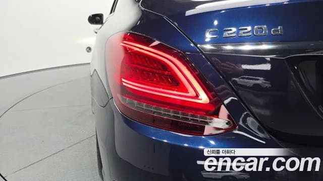 2019 Mercedes-Benz C-Class W205 C220 d 4MATIC AMG Line Sold VIN WDDWF1FB6KR475101 – trunk area 2019 Mercedes-Benz C-Class W205 C220 d 4MATIC AMG Line Sold VIN WDDWF1FB6KR475101 – trunk area