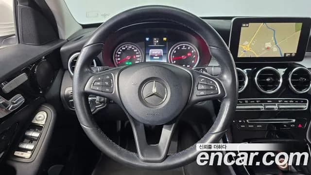 2017 Mercedes-Benz C-Class W205 C200 Sold VIN WDDWF4CB0HF587702 – interior seats 2017 Mercedes-Benz C-Class W205 C200 Sold VIN WDDWF4CB0HF587702 – interior seats