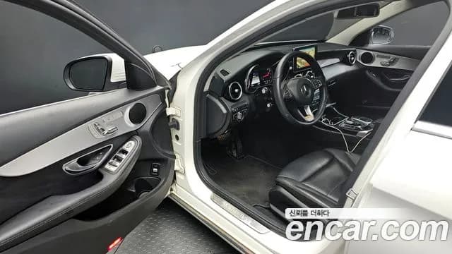 2018 Mercedes-Benz C-Class W205 C200 Avantgarde Sold VIN WDDWF4CB1JF708369 – side profile 2018 Mercedes-Benz C-Class W205 C200 Avantgarde Sold VIN WDDWF4CB1JF708369 – side profile