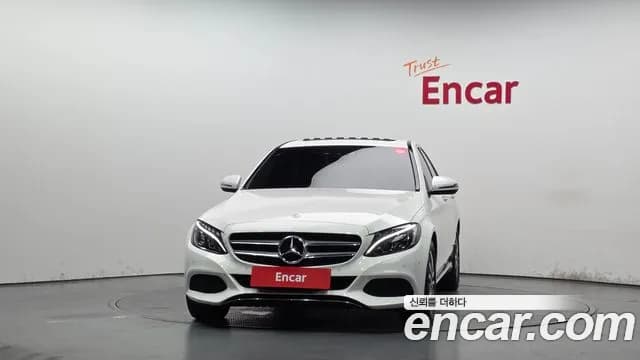 2017 Mercedes-Benz C-Class W205 C200 Avantgarde Sold VIN WDDWF4CB4HF525476 – interior seats 2017 Mercedes-Benz C-Class W205 C200 Avantgarde Sold VIN WDDWF4CB4HF525476 – interior seats
