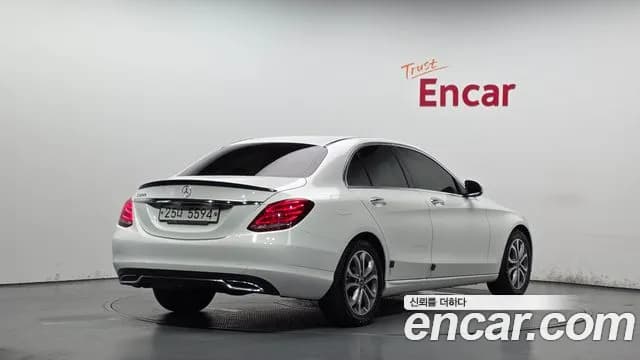 2017 Mercedes-Benz C-Class W205 C200 Avantgarde Sold VIN WDDWF4CB4HF525476 – engine bay 2017 Mercedes-Benz C-Class W205 C200 Avantgarde Sold VIN WDDWF4CB4HF525476 – engine bay