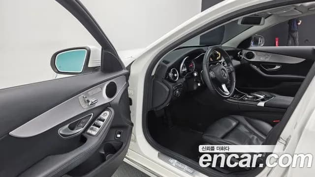 2017 Mercedes-Benz C-Class W205 C200 Avantgarde Sold VIN WDDWF4CB4HF525476 – odometer reading 2017 Mercedes-Benz C-Class W205 C200 Avantgarde Sold VIN WDDWF4CB4HF525476 – odometer reading
