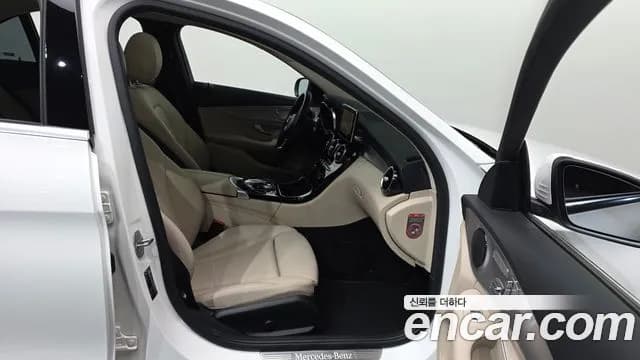 2017 Mercedes-Benz C-Class W205 C200 Avantgarde Sold VIN WDDWF4CB6HF523163 – front exterior 2017 Mercedes-Benz C-Class W205 C200 Avantgarde Sold VIN WDDWF4CB6HF523163 – front exterior