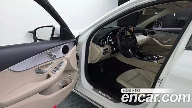 2017 Mercedes-Benz C-Class W205 C200 Avantgarde Sold VIN WDDWF4CB6HF523163 – exterior detail 2017 Mercedes-Benz C-Class W205 C200 Avantgarde Sold VIN WDDWF4CB6HF523163 – exterior detail