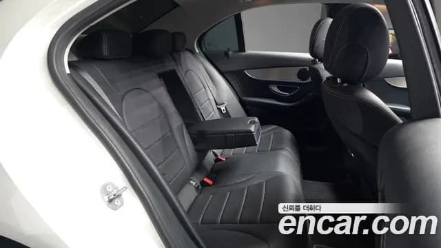 2017 Mercedes-Benz C-Class W205 C200 Avantgarde Sold VIN WDDWF4CB6HF593729 – trunk area 2017 Mercedes-Benz C-Class W205 C200 Avantgarde Sold VIN WDDWF4CB6HF593729 – trunk area