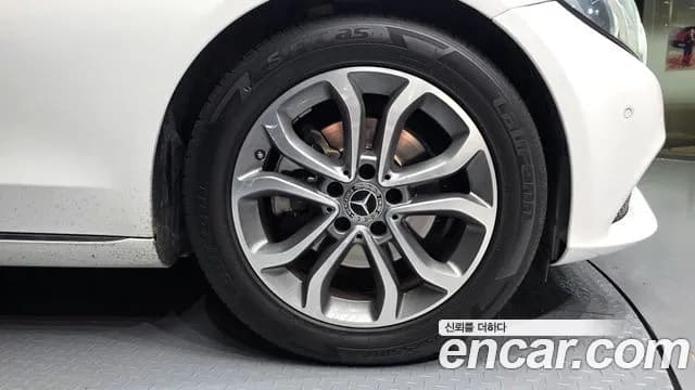 2017 Mercedes-Benz C-Class W205 C200 Avantgarde Sold VIN WDDWF4CB6HF593729 – odometer reading 2017 Mercedes-Benz C-Class W205 C200 Avantgarde Sold VIN WDDWF4CB6HF593729 – odometer reading