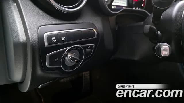 2017 Mercedes-Benz C-Class W205 C200 Avantgarde Sold VIN WDDWF4CB8HF509989 – interior seats 2017 Mercedes-Benz C-Class W205 C200 Avantgarde Sold VIN WDDWF4CB8HF509989 – interior seats