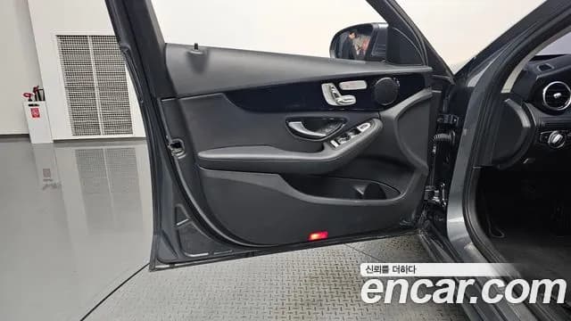2019 Mercedes-Benz C-Class W205 C200 Sold VIN WDDWF8AB1KR511793 – odometer reading 2019 Mercedes-Benz C-Class W205 C200 Sold VIN WDDWF8AB1KR511793 – odometer reading