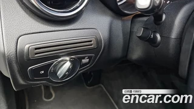 2019 Mercedes-Benz C-Class W205 C200 Sold VIN WDDWF8AB1KR511793 – photo 15 2019 Mercedes-Benz C-Class W205 C200 Sold VIN WDDWF8AB1KR511793 – photo 15