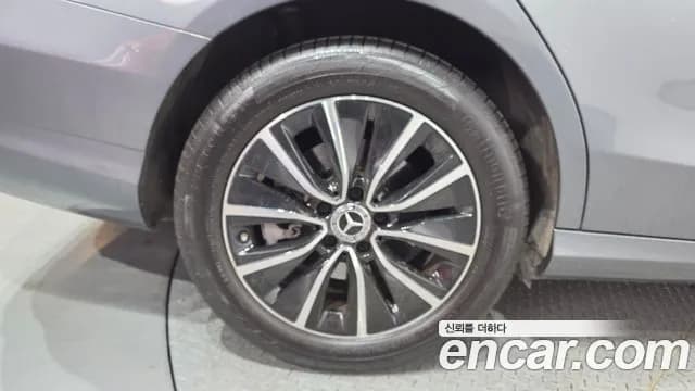 2019 Mercedes-Benz C-Class W205 C200 Sold VIN WDDWF8AB8KR503514 – engine bay 2019 Mercedes-Benz C-Class W205 C200 Sold VIN WDDWF8AB8KR503514 – engine bay