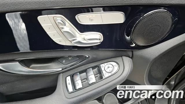 2020 Mercedes-Benz C-Class W205 C200 Sold VIN WDDWF8ABXLR563733 – photo 13 2020 Mercedes-Benz C-Class W205 C200 Sold VIN WDDWF8ABXLR563733 – photo 13