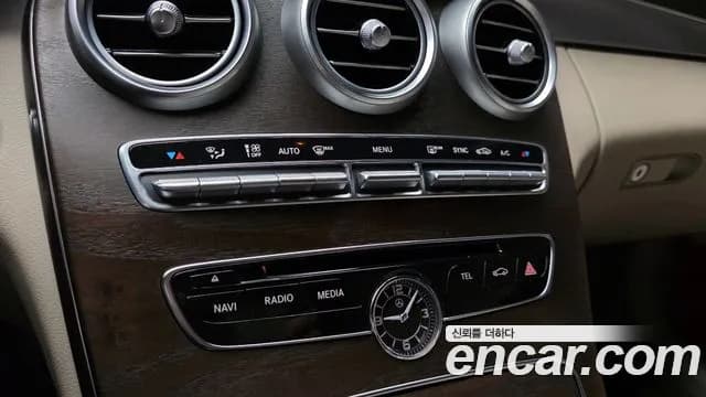 2018 Mercedes-Benz C-Class W205 C200 Cabriolet Sold VIN WDDWK4CB3JF721846 – photo 30 2018 Mercedes-Benz C-Class W205 C200 Cabriolet Sold VIN WDDWK4CB3JF721846 – photo 30