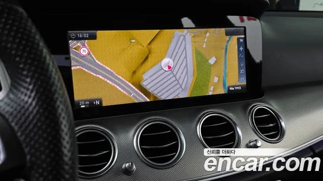 2017 Mercedes-Benz E-Class W213 E220d Avantgarde Sold VIN WDDZF0EB0HA114673 – trunk area 2017 Mercedes-Benz E-Class W213 E220d Avantgarde Sold VIN WDDZF0EB0HA114673 – trunk area