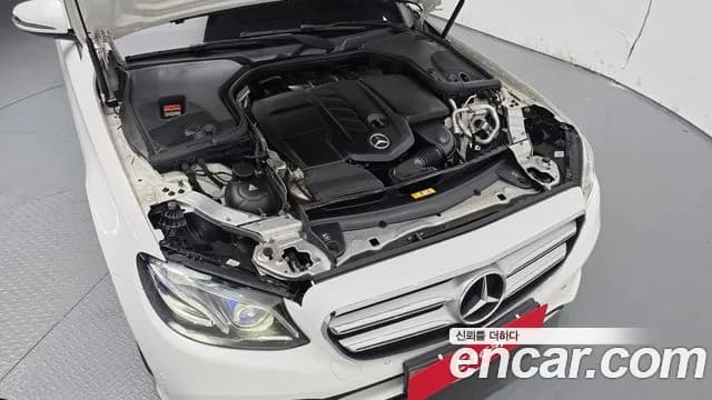 2017 Mercedes-Benz E-Class W213 E220d Avantgarde Sold VIN WDDZF0EB0HA155790 – exterior detail 2017 Mercedes-Benz E-Class W213 E220d Avantgarde Sold VIN WDDZF0EB0HA155790 – exterior detail