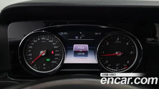 2017 Mercedes-Benz E-Class W213 E220d Avantgarde Sold VIN WDDZF0EB0HA155790 – trunk area 2017 Mercedes-Benz E-Class W213 E220d Avantgarde Sold VIN WDDZF0EB0HA155790 – trunk area