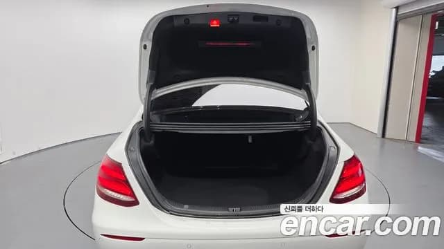 2017 Mercedes-Benz E-Class W213 E220d Avantgarde Sold VIN WDDZF0EB0HA155790 – photo 20 2017 Mercedes-Benz E-Class W213 E220d Avantgarde Sold VIN WDDZF0EB0HA155790 – photo 20