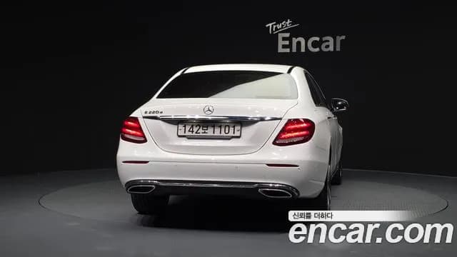 2019 Mercedes-Benz E-Class W213 E220d Avantgarde Sold VIN WDDZF0EB0KA494721 – trunk area 2019 Mercedes-Benz E-Class W213 E220d Avantgarde Sold VIN WDDZF0EB0KA494721 – trunk area