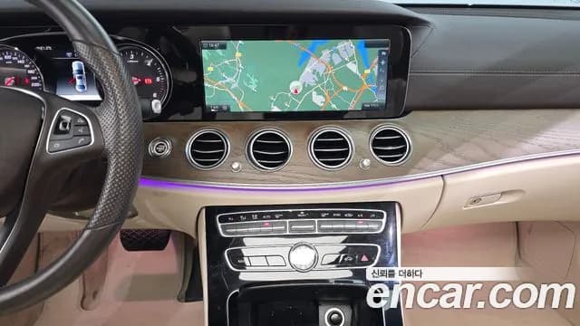 2017 Mercedes-Benz E-Class W213 E220d Exclusive Sold VIN WDDZF0EB1HA207122 – trunk area 2017 Mercedes-Benz E-Class W213 E220d Exclusive Sold VIN WDDZF0EB1HA207122 – trunk area