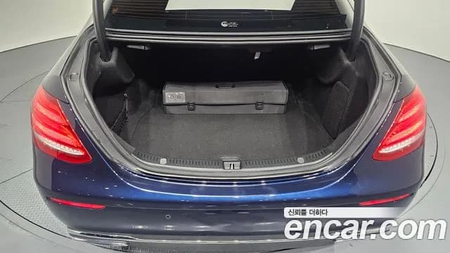 2019 Mercedes-Benz E-Class W213 E220d Avantgarde Sold VIN WDDZF0EB1KA578496 – photo 14 2019 Mercedes-Benz E-Class W213 E220d Avantgarde Sold VIN WDDZF0EB1KA578496 – photo 14