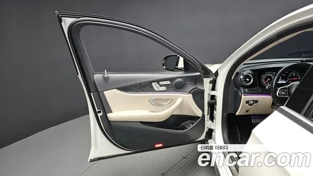 2019 Mercedes-Benz E-Class W213 E220d Avantgarde Sold VIN WDDZF0EB1KA606815 – exterior detail 2019 Mercedes-Benz E-Class W213 E220d Avantgarde Sold VIN WDDZF0EB1KA606815 – exterior detail