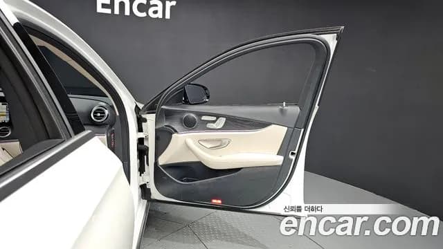 2019 Mercedes-Benz E-Class W213 E220d Avantgarde Sold VIN WDDZF0EB1KA606815 – photo 12 2019 Mercedes-Benz E-Class W213 E220d Avantgarde Sold VIN WDDZF0EB1KA606815 – photo 12