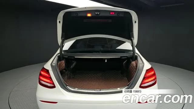 2019 Mercedes-Benz E-Class W213 E220d Avantgarde Sold VIN WDDZF0EB1KA606815 – photo 13 2019 Mercedes-Benz E-Class W213 E220d Avantgarde Sold VIN WDDZF0EB1KA606815 – photo 13