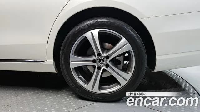 2019 Mercedes-Benz E-Class W213 E220d Avantgarde Sold VIN WDDZF0EB1KA606815 – photo 24 2019 Mercedes-Benz E-Class W213 E220d Avantgarde Sold VIN WDDZF0EB1KA606815 – photo 24
