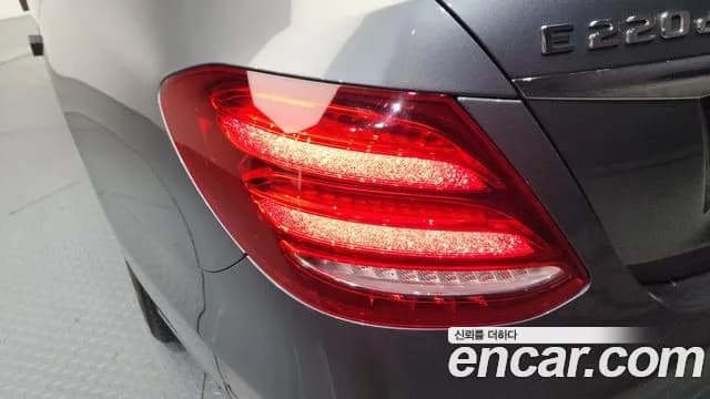 2019 Mercedes-Benz E-Class W213 E220d Avantgarde Sold VIN WDDZF0EB2KA493196 – side profile 2019 Mercedes-Benz E-Class W213 E220d Avantgarde Sold VIN WDDZF0EB2KA493196 – side profile