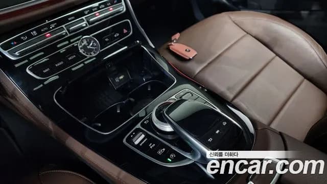 2019 Mercedes-Benz E-Class W213 E220d Avantgarde Sold VIN WDDZF0EB2KA493196 – photo 24 2019 Mercedes-Benz E-Class W213 E220d Avantgarde Sold VIN WDDZF0EB2KA493196 – photo 24