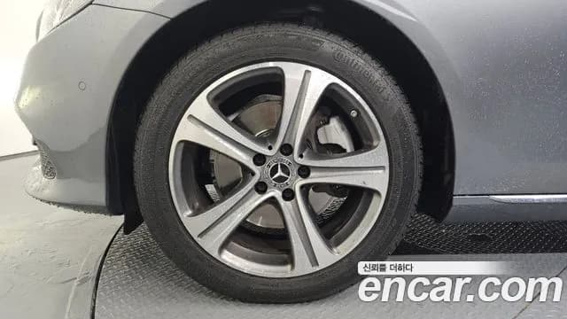 2019 Mercedes-Benz E-Class W213 E220d Avantgarde Sold VIN WDDZF0EB2KA500499 – photo 12 2019 Mercedes-Benz E-Class W213 E220d Avantgarde Sold VIN WDDZF0EB2KA500499 – photo 12