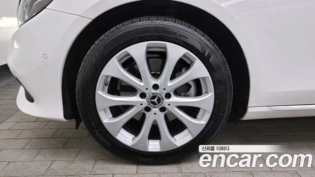 2019 Mercedes-Benz E-Class W213 E220d Exclusive Sold VIN WDDZF0EB2KA637622 – trunk area 2019 Mercedes-Benz E-Class W213 E220d Exclusive Sold VIN WDDZF0EB2KA637622 – trunk area