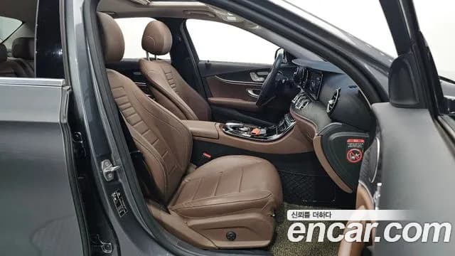 2017 Mercedes-Benz E-Class W213 E220d Avantgarde Sold VIN WDDZF0EB4HA114840 – rear exterior 2017 Mercedes-Benz E-Class W213 E220d Avantgarde Sold VIN WDDZF0EB4HA114840 – rear exterior