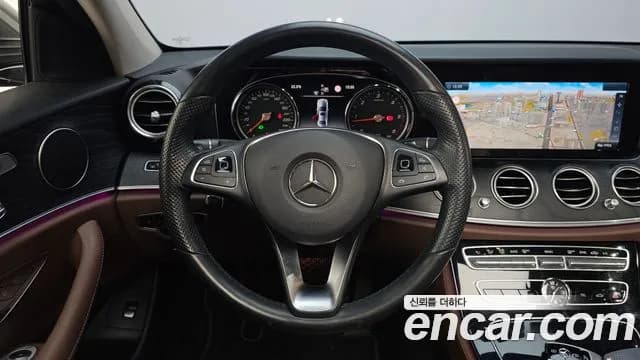 2017 Mercedes-Benz E-Class W213 E220d Avantgarde Sold VIN WDDZF0EB4HA114840 – trunk area 2017 Mercedes-Benz E-Class W213 E220d Avantgarde Sold VIN WDDZF0EB4HA114840 – trunk area