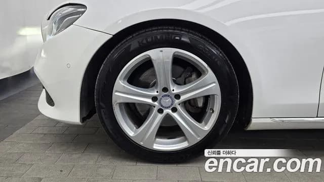 2017 Mercedes-Benz E-Class W213 E220d Avantgarde Sold VIN WDDZF0EB5HA164758 – rear exterior 2017 Mercedes-Benz E-Class W213 E220d Avantgarde Sold VIN WDDZF0EB5HA164758 – rear exterior