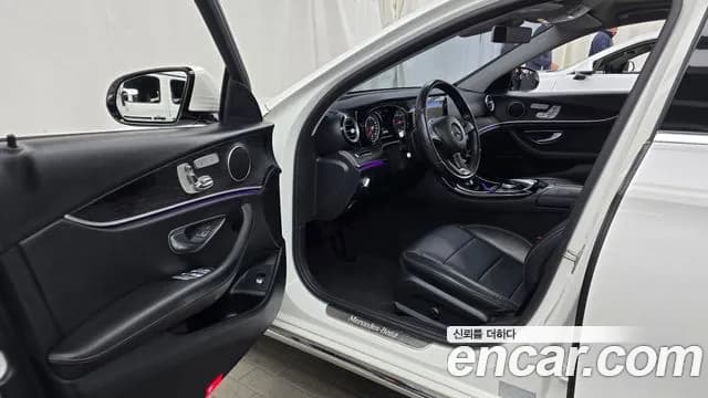 2017 Mercedes-Benz E-Class W213 E220d Avantgarde Sold VIN WDDZF0EB5HA164758 – trunk area 2017 Mercedes-Benz E-Class W213 E220d Avantgarde Sold VIN WDDZF0EB5HA164758 – trunk area