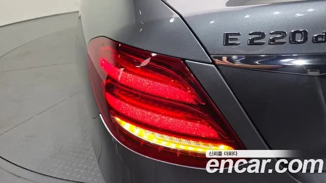2018 Mercedes-Benz E-Class W213 E220d Avantgarde Sold VIN WDDZF0EB5JA330153 – photo 15 2018 Mercedes-Benz E-Class W213 E220d Avantgarde Sold VIN WDDZF0EB5JA330153 – photo 15