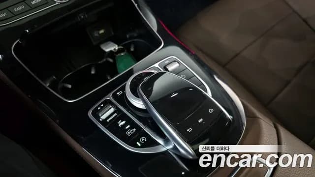 2019 Mercedes-Benz E-Class W213 E220d Avantgarde Sold VIN WDDZF0EB7KA499561 – trunk area 2019 Mercedes-Benz E-Class W213 E220d Avantgarde Sold VIN WDDZF0EB7KA499561 – trunk area