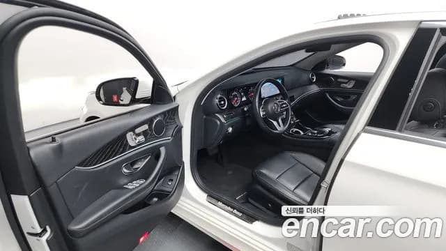2019 Mercedes-Benz E-Class W213 E220d Avantgarde Sold VIN WDDZF0EB7KA621657 – rear exterior 2019 Mercedes-Benz E-Class W213 E220d Avantgarde Sold VIN WDDZF0EB7KA621657 – rear exterior