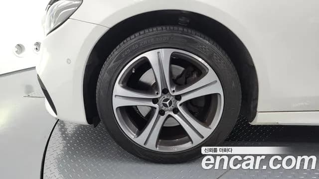 2019 Mercedes-Benz E-Class W213 E220d Avantgarde Sold VIN WDDZF0EB7KA621657 – photo 13 2019 Mercedes-Benz E-Class W213 E220d Avantgarde Sold VIN WDDZF0EB7KA621657 – photo 13